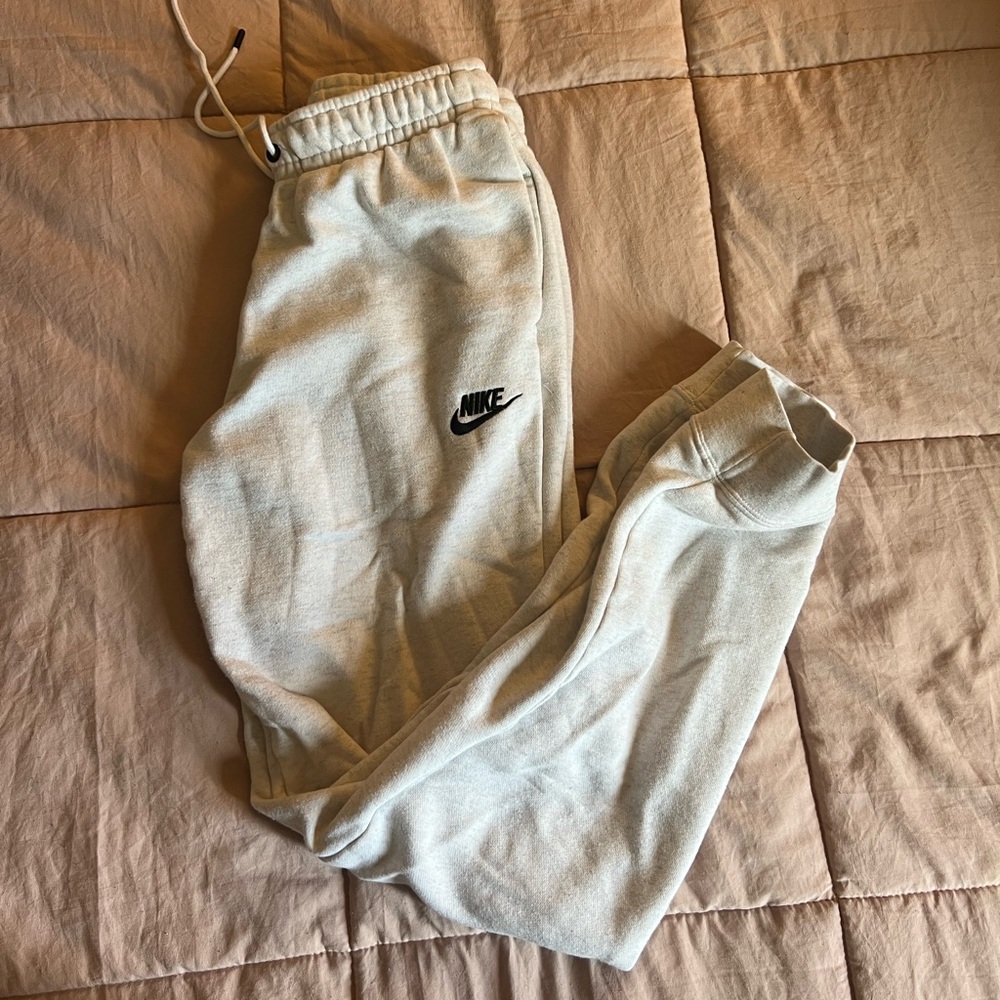 Nike light heather gray jogger sweatpants